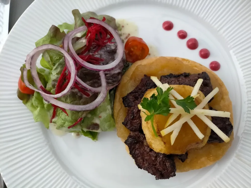 Tarte Fine À la Compote de Pommes Et Au Boudin Noir